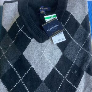 Men’s Club Room Lambswool sweater. Beautiful argyle design.